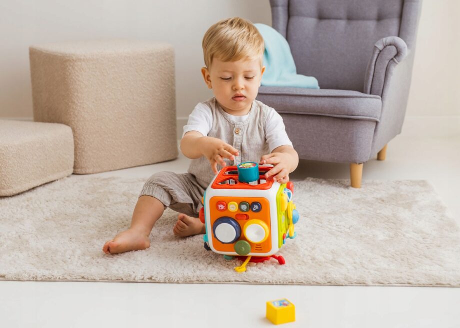 DUMEL KOSTKA SENSORYCZNA MOTORYCZNA KOSMICZNA ZABAWA DŹWIĘKI MELODIE 18M+