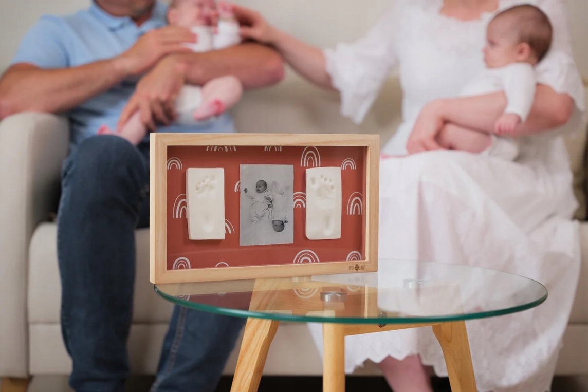 PETIT ARTICHAUT RAMKA NA ZDJĘCIE I DWA ODCISKI RĄCZKI NÓŻKI TĘCZA