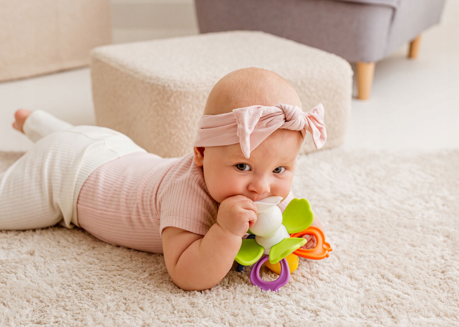 DUMEL TERKOCZĄCY OGRÓD Z PRZYSSAWKĄ KOLOROWY GRZECHOTKA GRYZAK 3M+