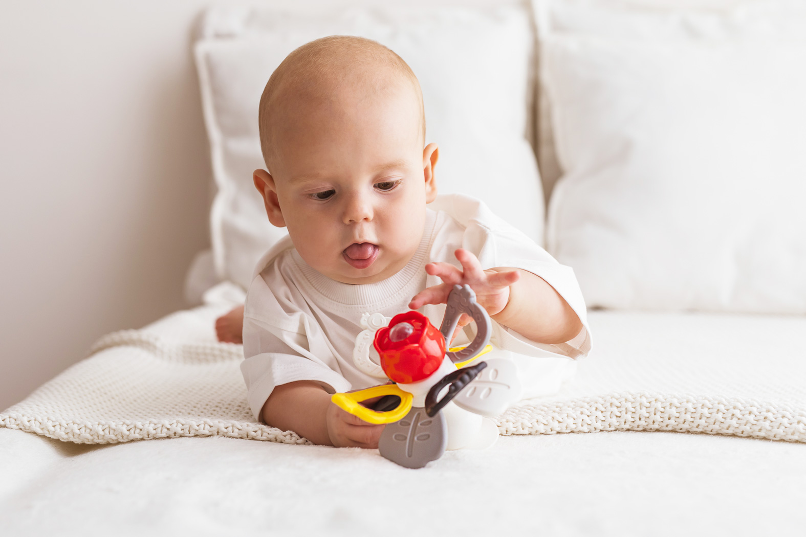 DUMEL TERKOCZĄCY OGRÓD Z PRZYSSAWKĄ KONTRASTOWY GRZECHOTKA GRYZAK 3M+