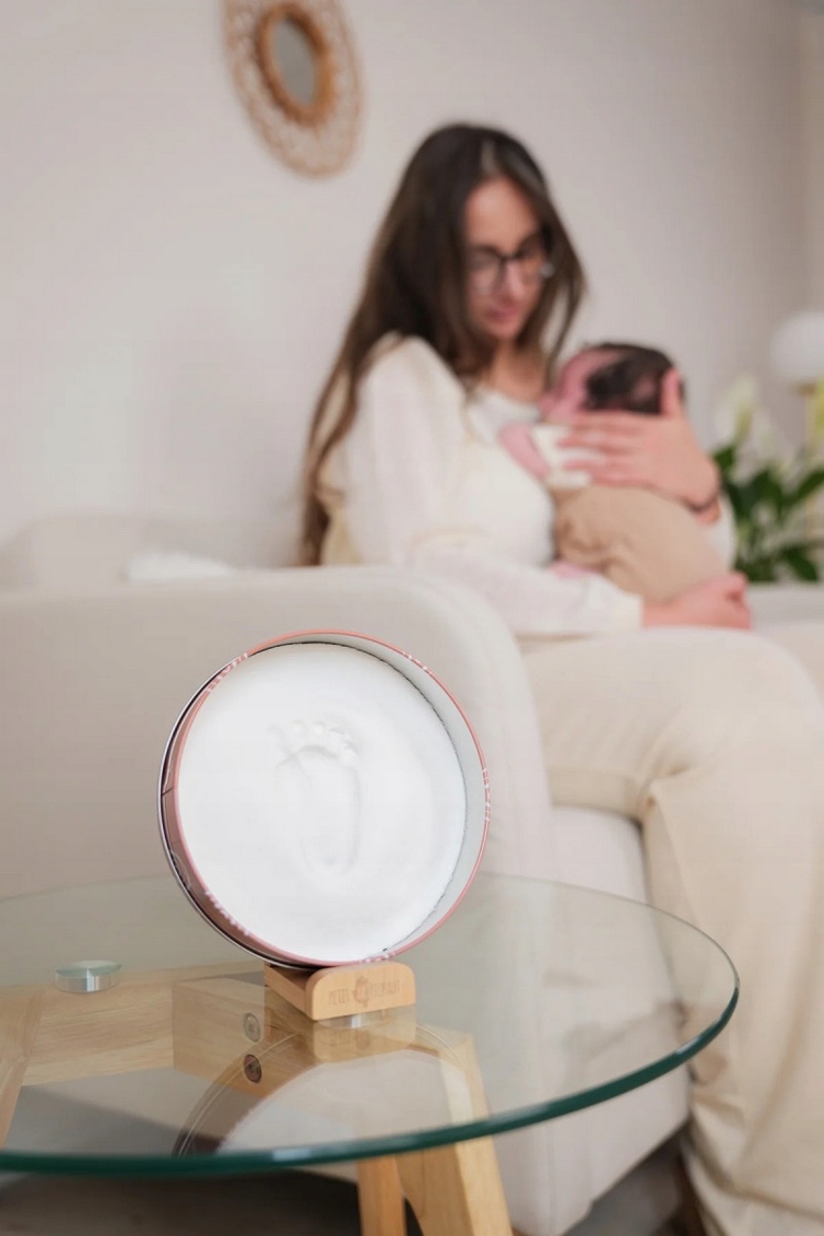 PETIT ARTICHAUT PUDEŁKO OKRĄGŁE NA ODCISK RĄCZKI NÓŻKI TĘCZA