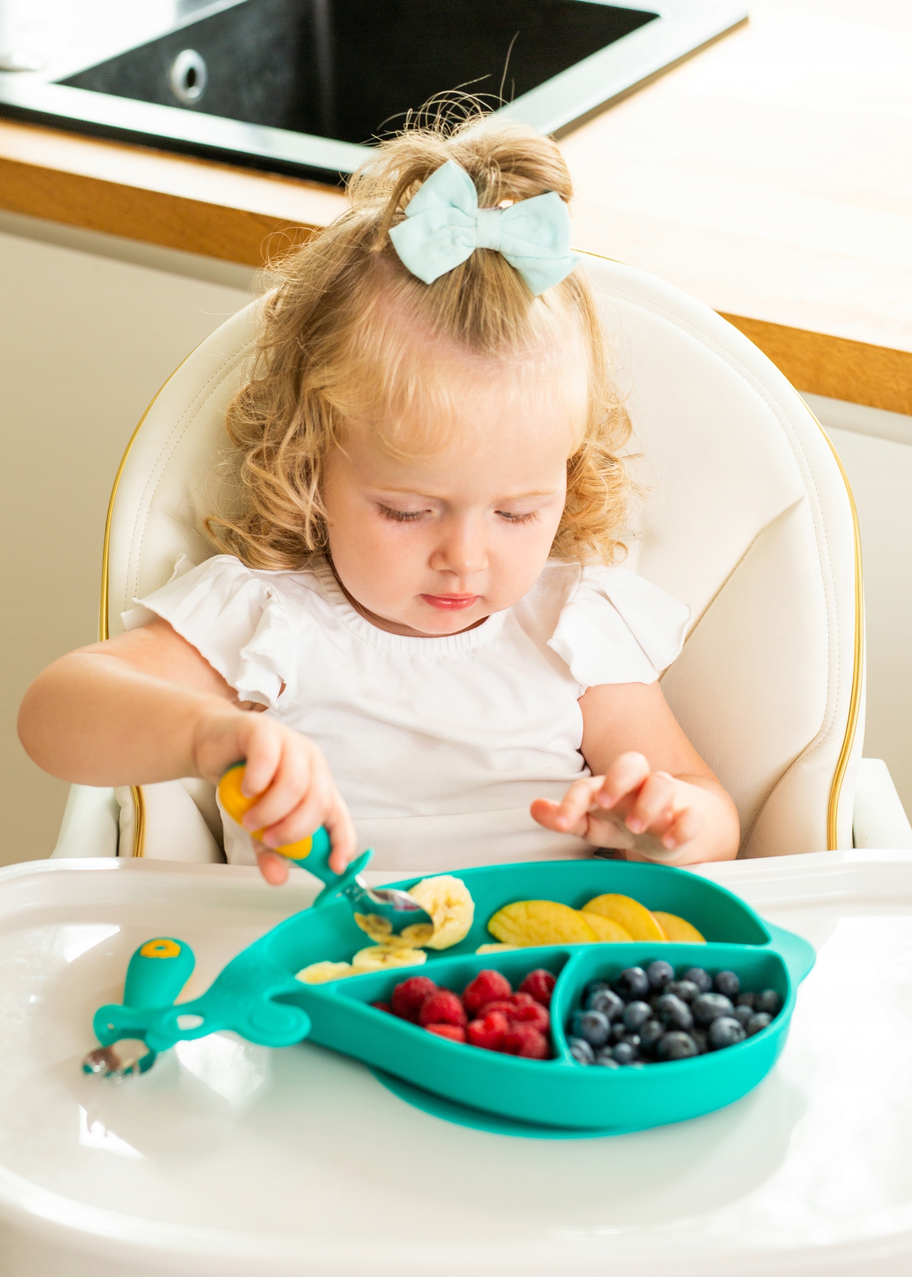 GiliGums TALERZ TRÓJDZIELNY Z PRZYSSAWKĄ + SZCZTUĆCE MORSKI 6M+