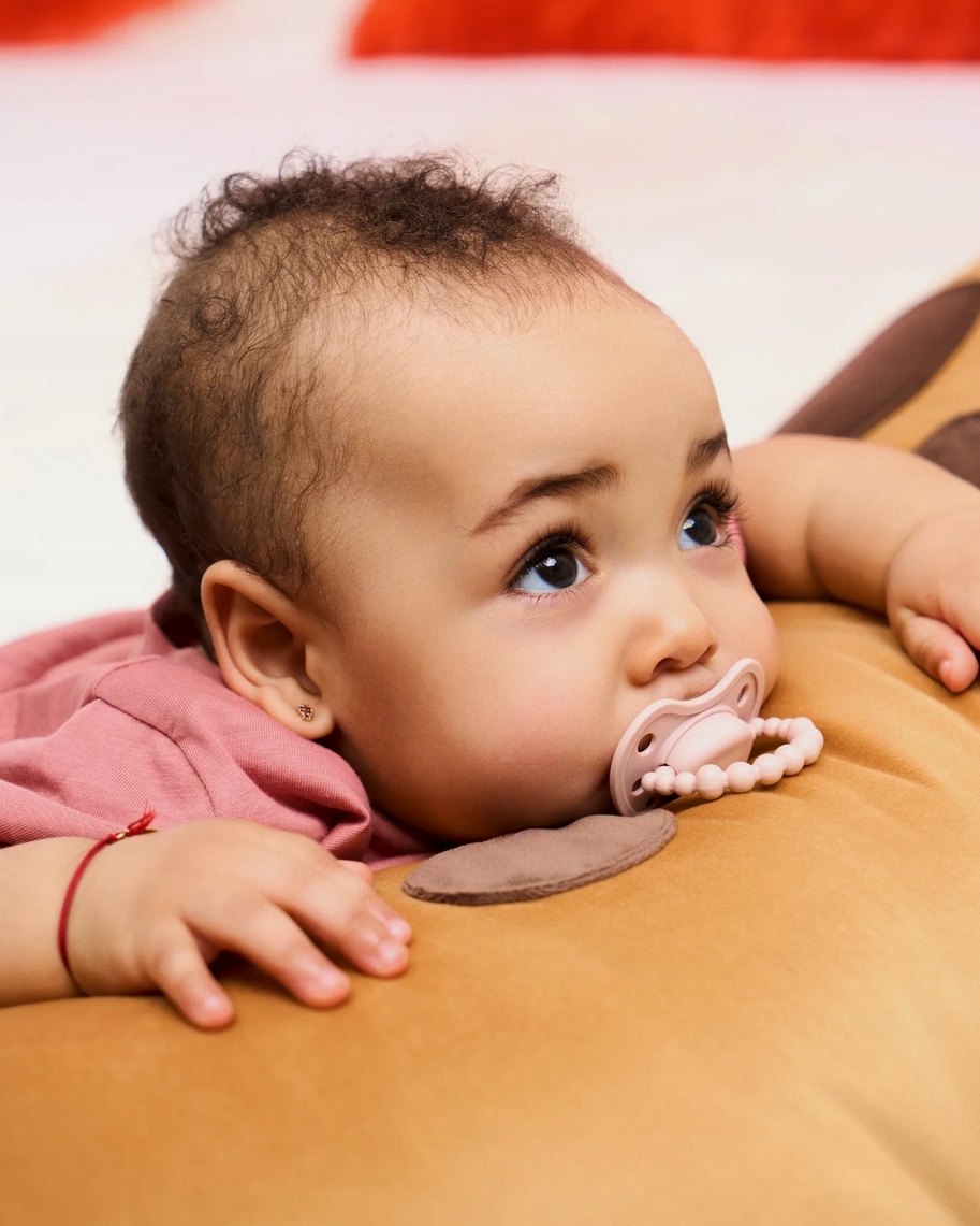 LUU KIDS SMOCZEK SILIKONOWY POZYCJONUJACY 0-3 VELVET BLUSH