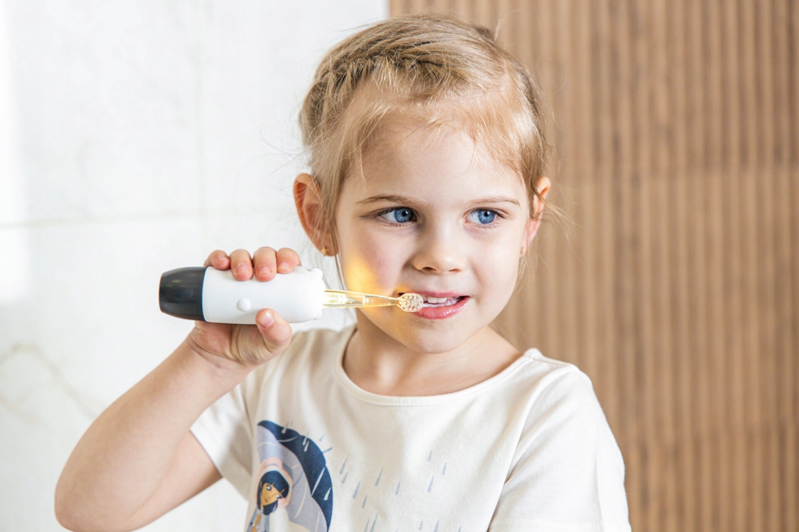 INNOGIO SZCZOTECZKA SONICZNA DLA DZIECI GIOpanda ŚWIECI OD 2 LAT