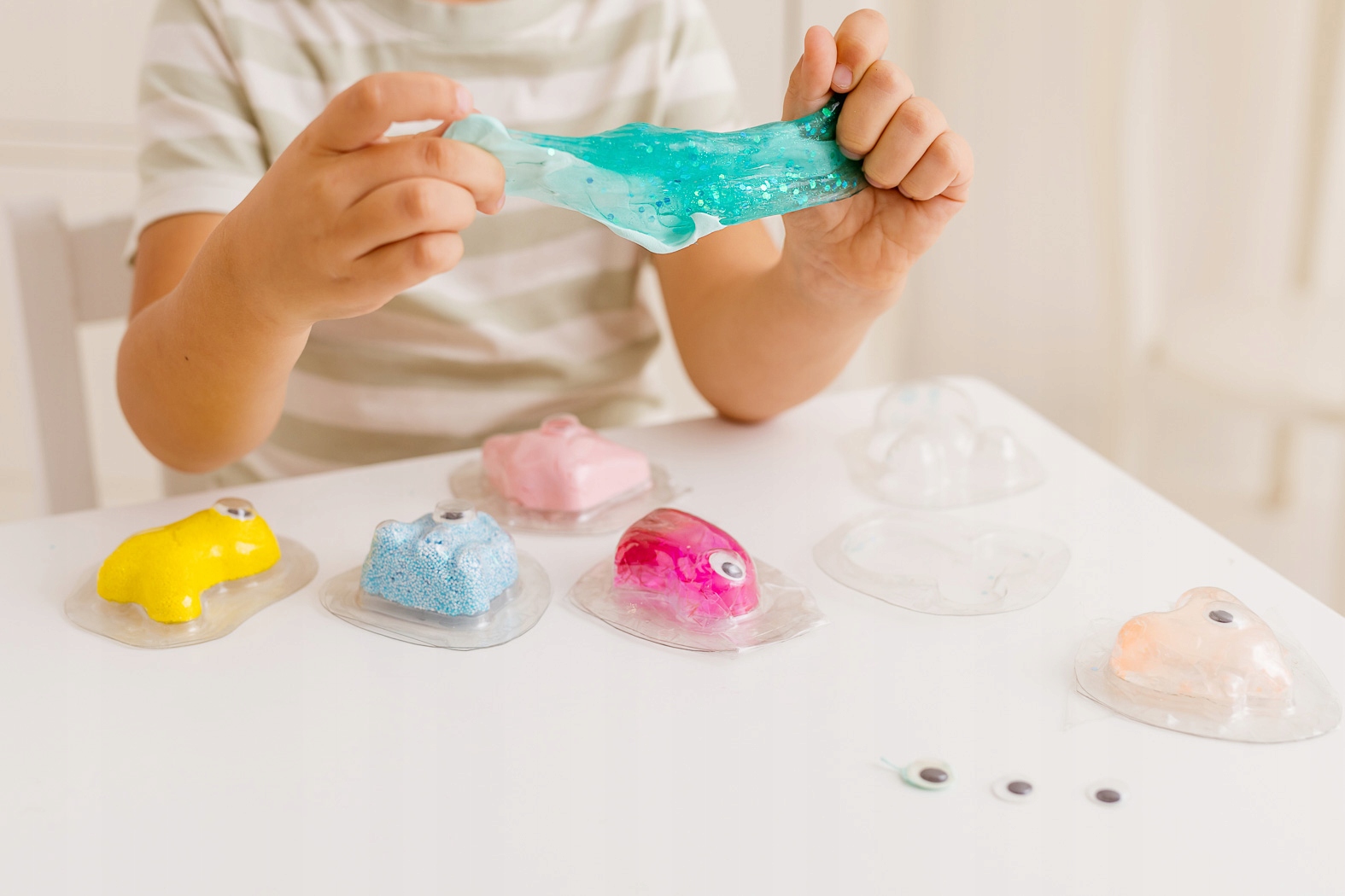 DUMEL ZESTAW KREATYWNY SENSORY KOLOROWE POTWORKI 4+