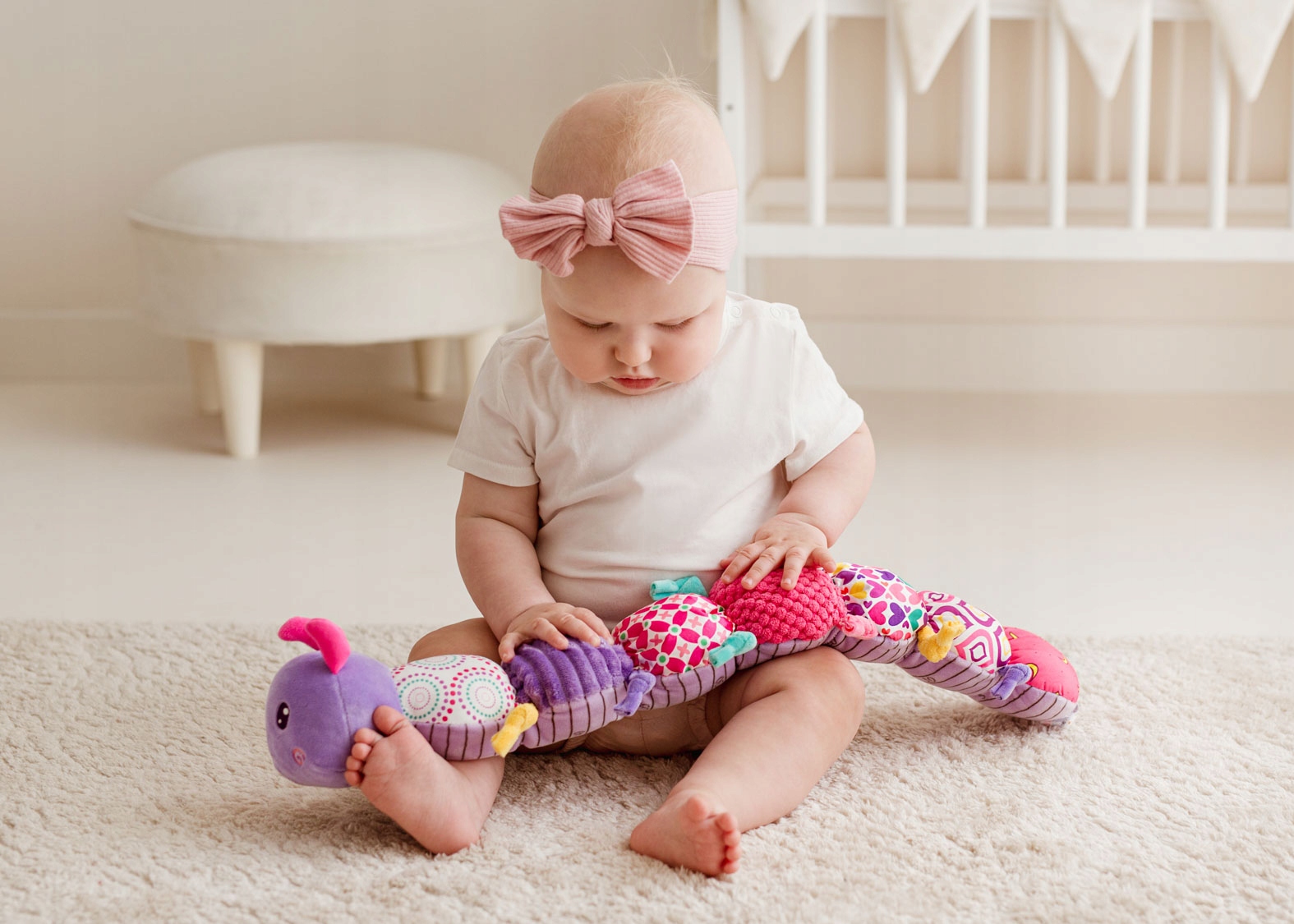 JOLLY BABY GĄSIENICA ZOSIA Z MIARKĄ PLUSZOWA SENSORYCZNA 0M+