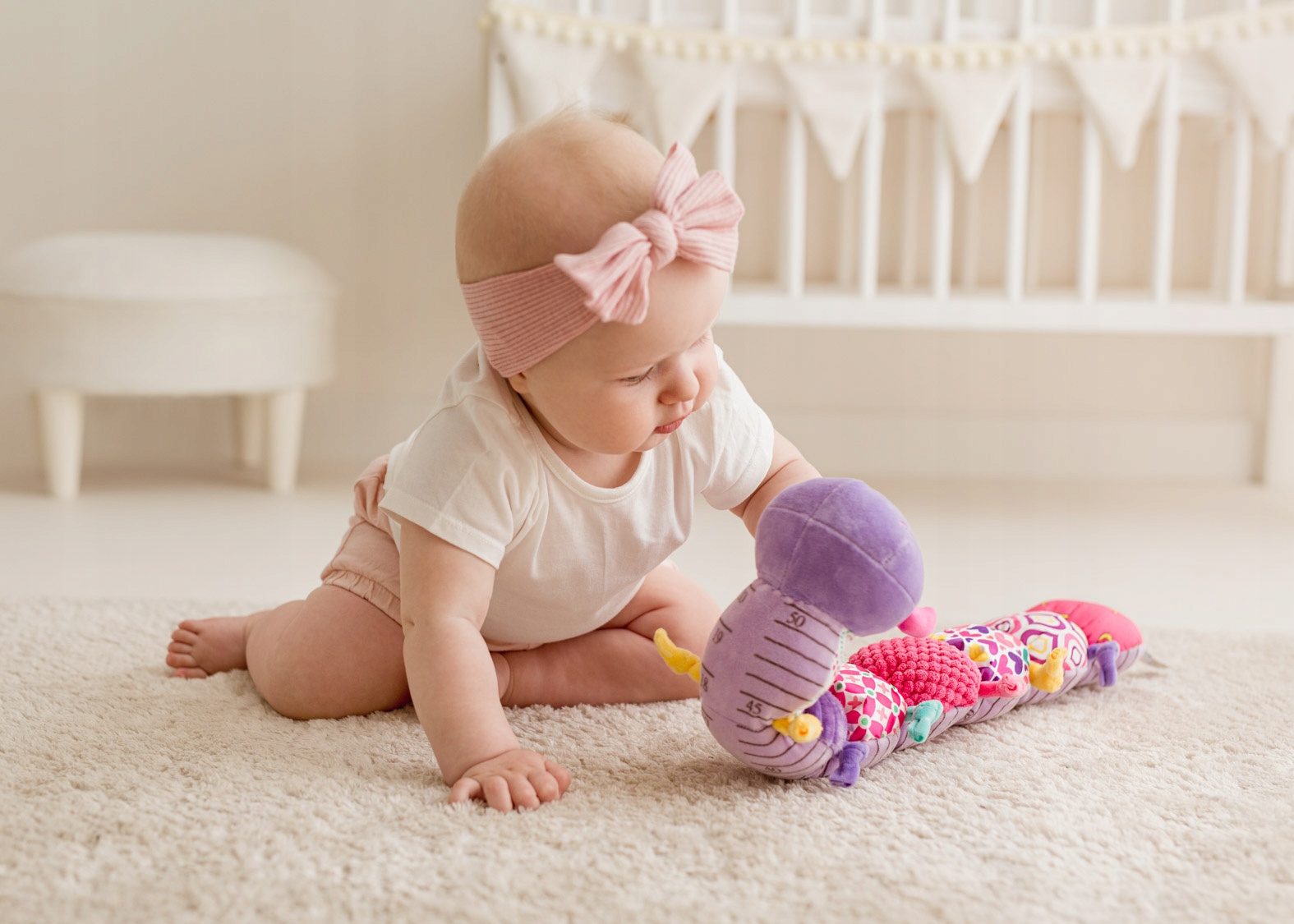 JOLLY BABY GĄSIENICA ZOSIA Z MIARKĄ PLUSZOWA SENSORYCZNA 0M+