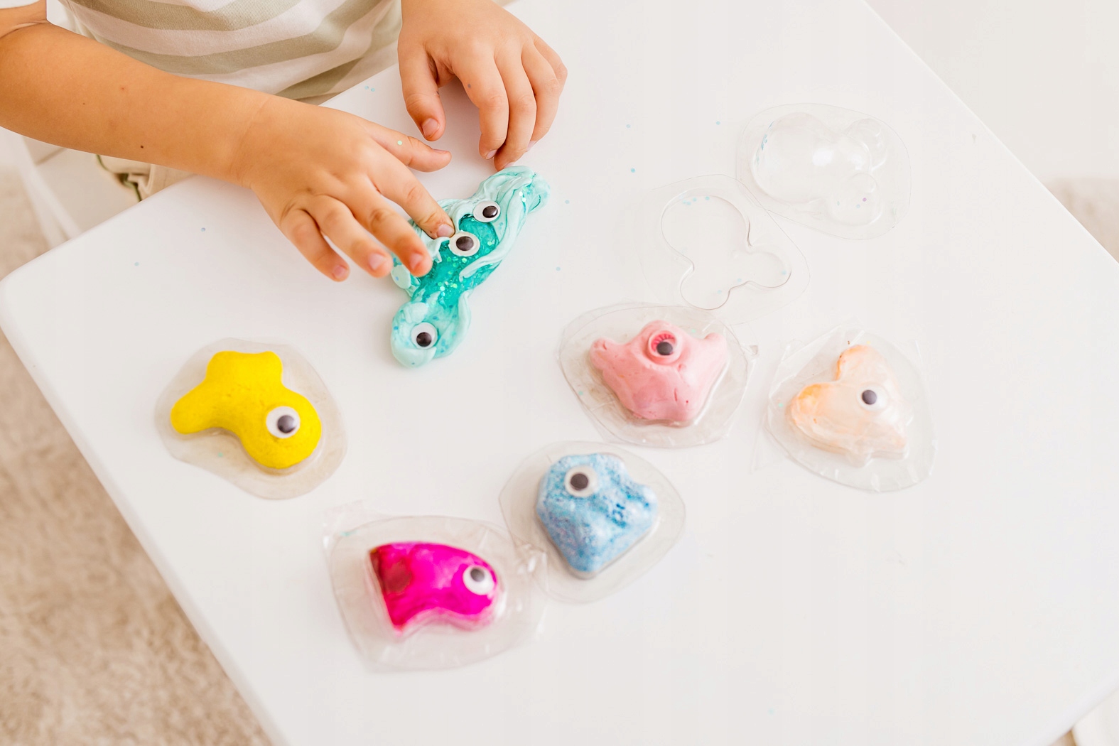 DUMEL ZESTAW KREATYWNY SENSORY KOLOROWE POTWORKI 4+