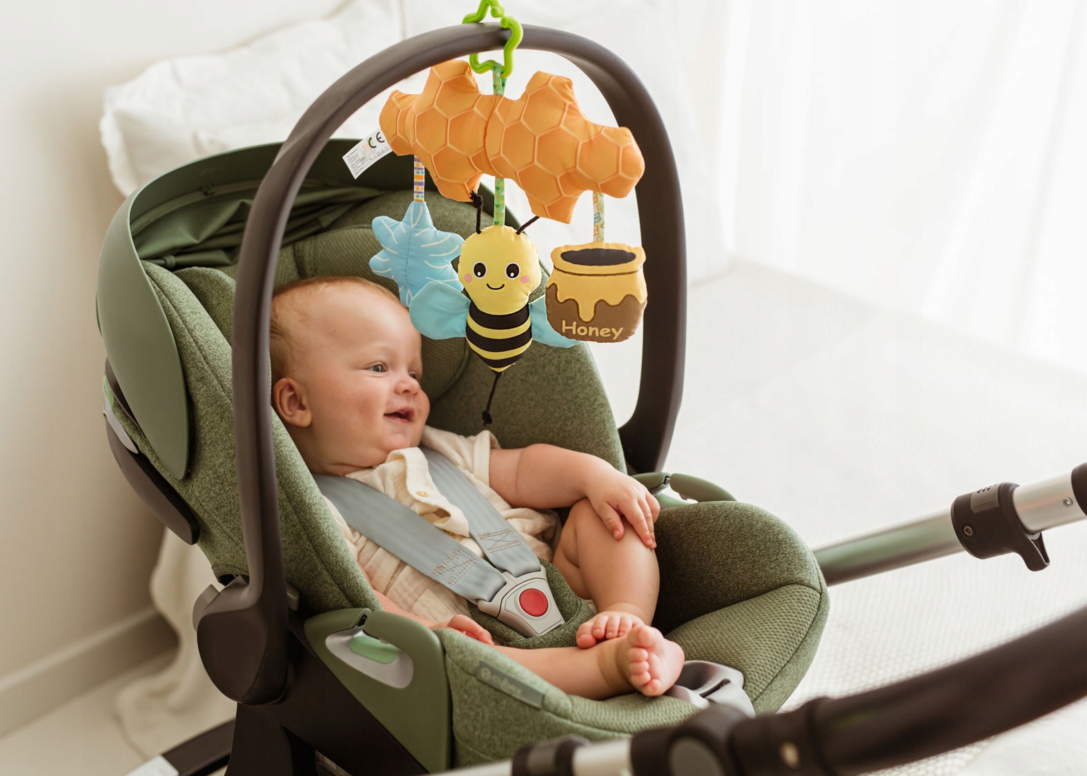 BALIBAZOO ZAWIESZKA PSZCZÓŁKA NA ŁĄCE PISZCZAŁKA GRZECHOTKA DZWONECZEK 0M+