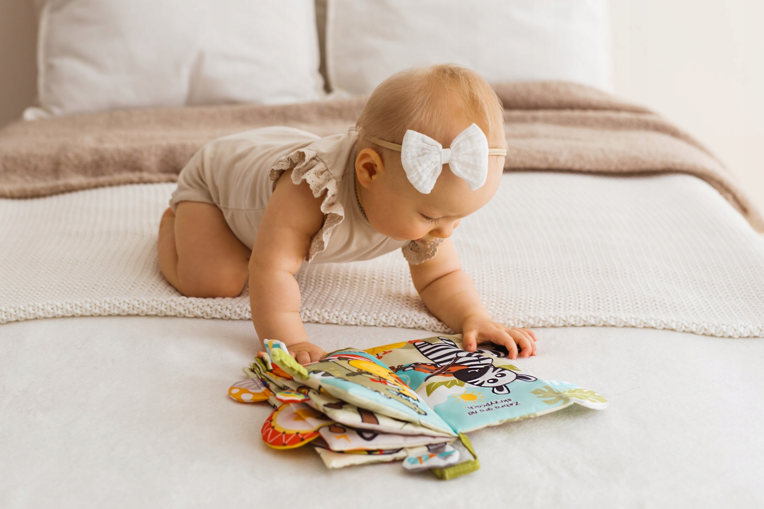 JOLLY BABY KSIĄŻKA KSIĄŻECZKA SENSORYCZNA ORKIESTRA Z DŻUNGLI 0M+