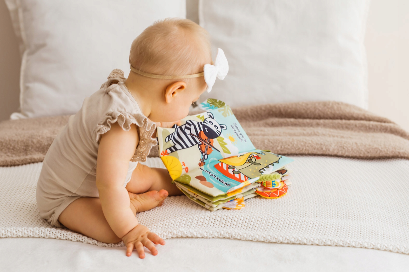 JOLLY BABY KSIĄŻKA KSIĄŻECZKA SENSORYCZNA ORKIESTRA Z DŻUNGLI 0M+